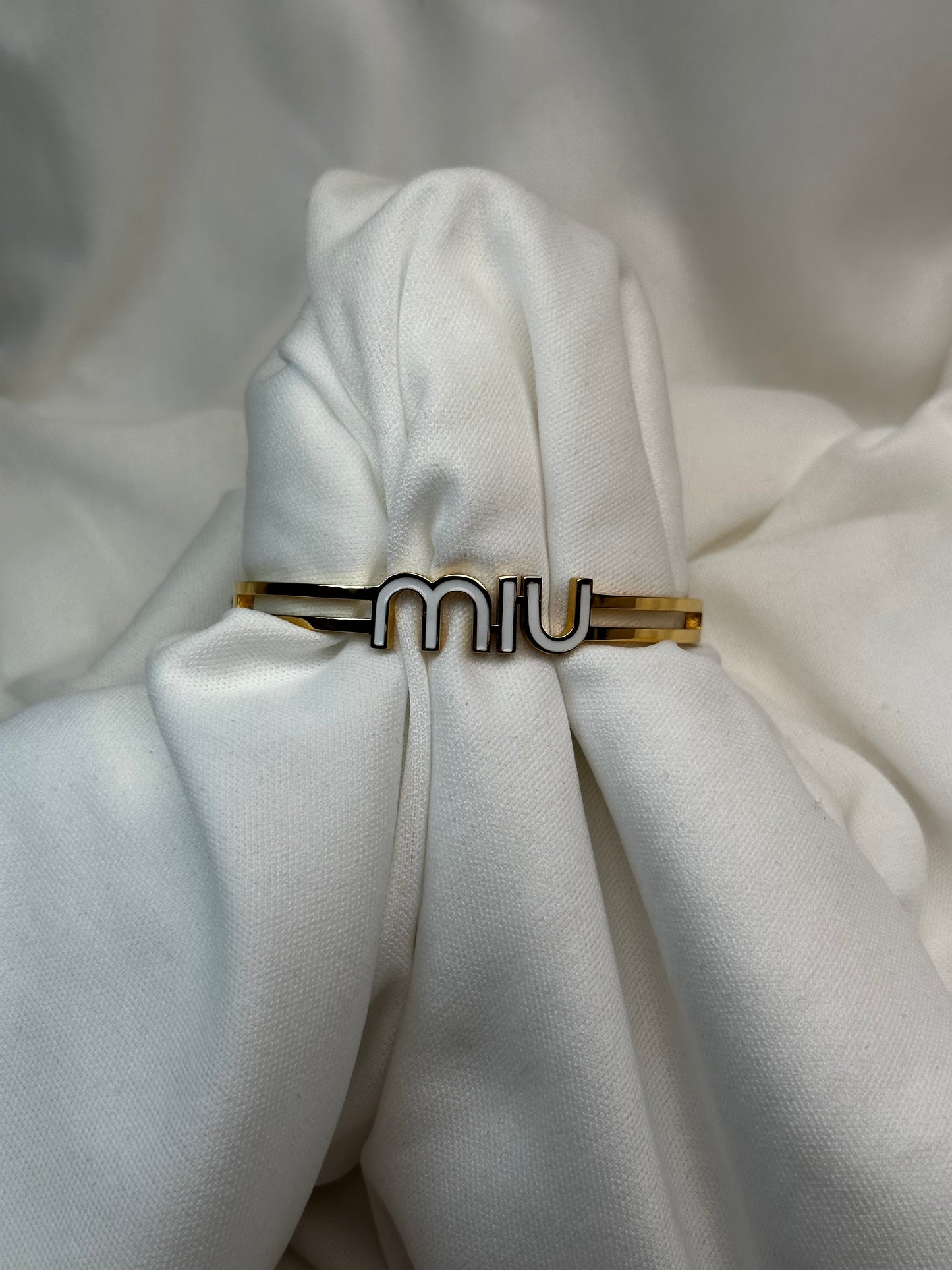 MIU, MIU INSPO BANGLE