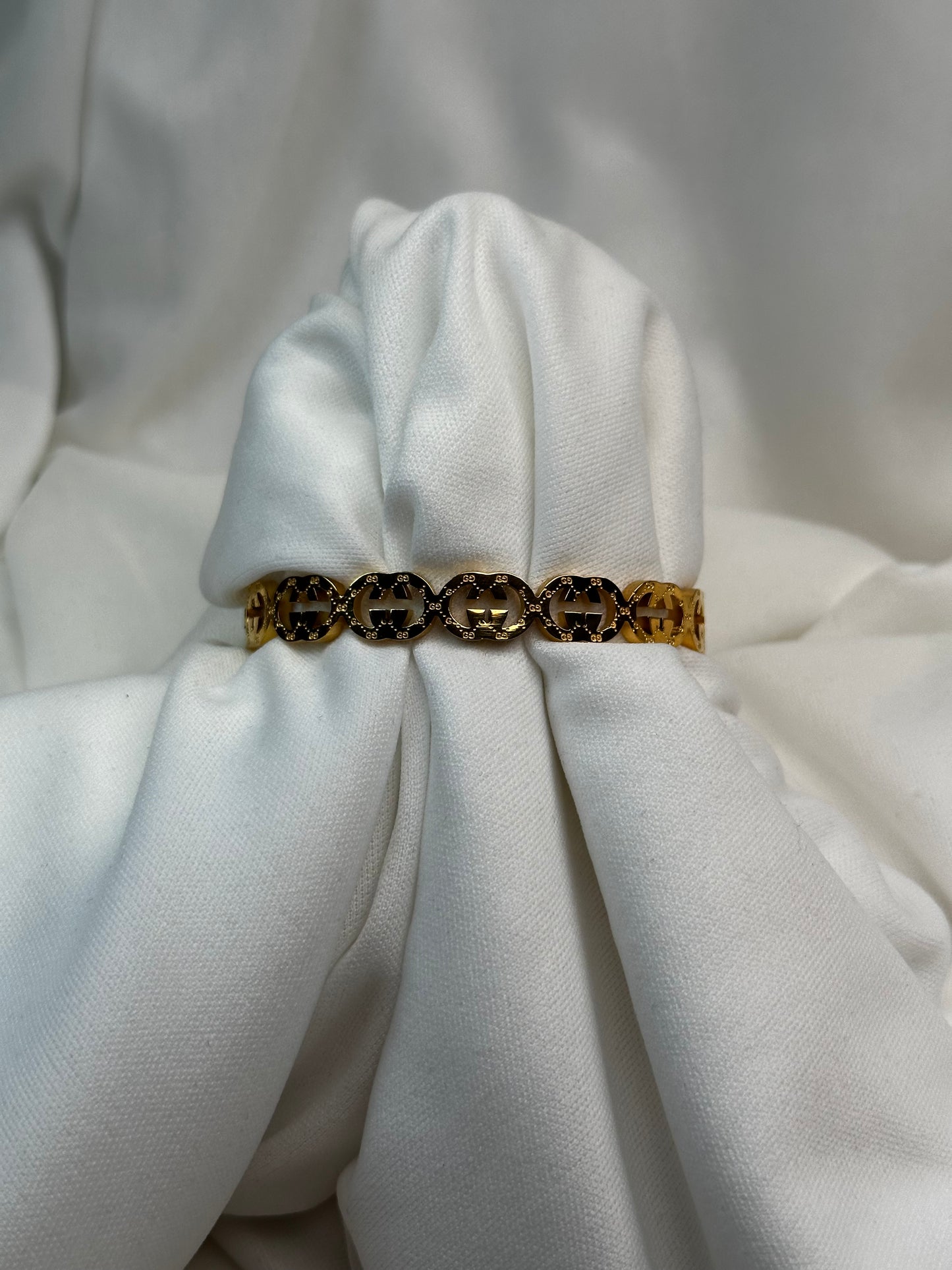GG LETTER BANGLE
